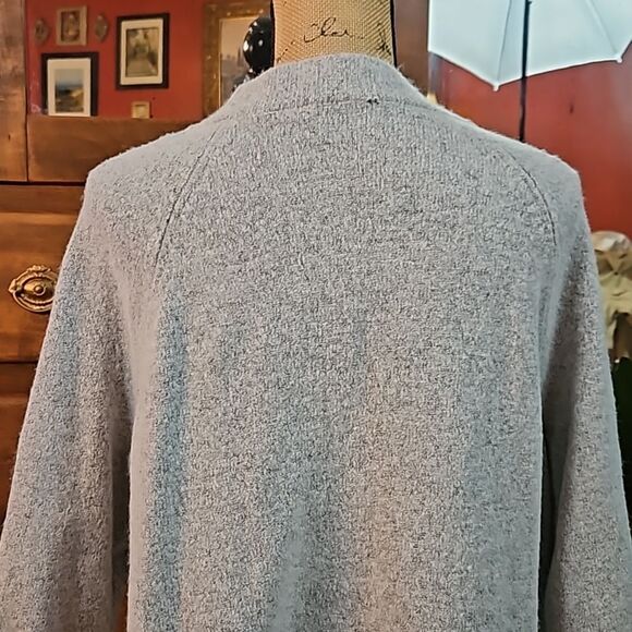 Gray beaded neckline open front sweater size Large - Picture 7 of 11